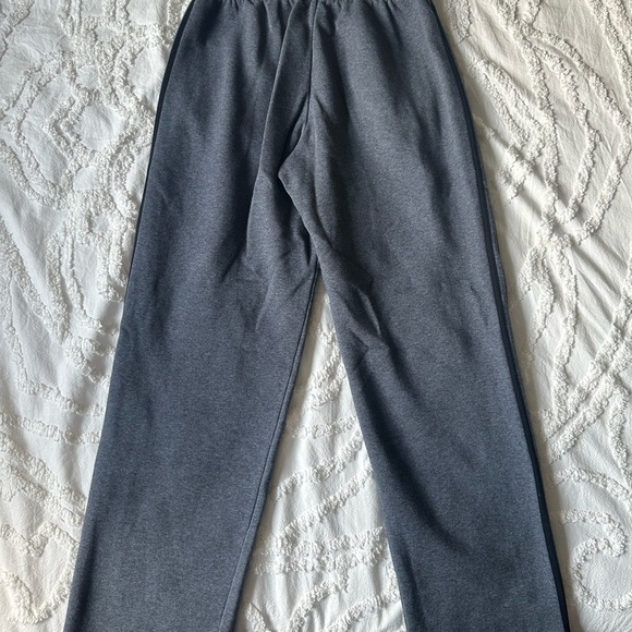 Men’s Adidas Essentials 3-Stripes Fleece Sweatpants in Gray Charcoal Size Medium - Picture 7 of 7